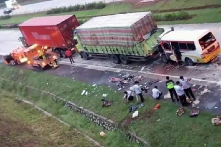 Truk dibekali rem angin penuh, sehingga ketika angin tekor truk akan berhenti secara otomatis. Kejadin ini terjadi di Tol Cipali. 