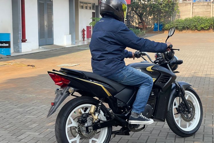 Merasakan impresi berkendara dari motor konversi Honda Tiger listrik milik BRT Electric.