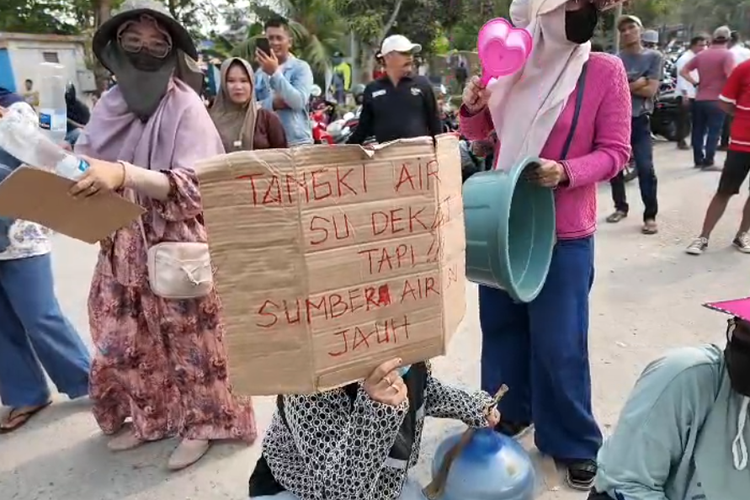 Respons Blokade Kawasan Data Center Batam, Camat Nongsa Pastikan Distribusi Air ke Warga Segera Dilakukan