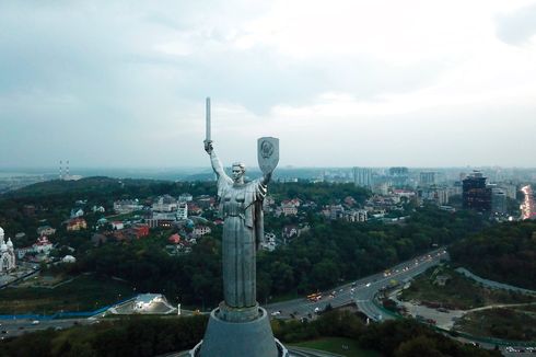 Daya Tarik Kiev, dari Wali Kota Petinju hingga Motherland Monument