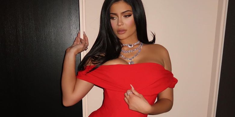 Kylie Jenner Tak Lagi Miliarder Saham Perusahaan Kosmetik Ini Jeblok Halaman All Kompas Com [ 390 x 780 Pixel ]