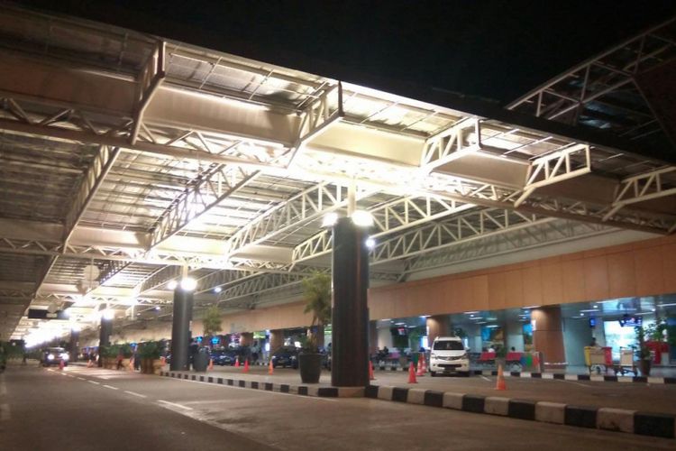 Suasana Bandara Supadio, Pontianak, Senin (28/5/2018) malam.