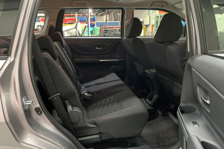 Bangku baris kedua Daihatsu Xenia terbaru.