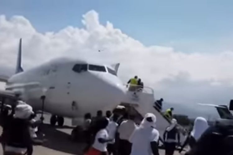 Kerusuhan di bandara Toussaint Louverture setelah migran Haiti dideportasi. [SS/YOUTUBE/CNBC TELEVISION]