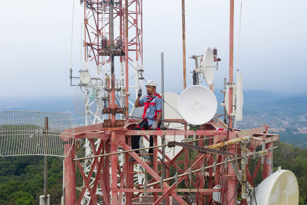 Anak usaha Telkom, Mitratel, memiliki portofolio berupa lebih dari 28.000 menara telekomunikasi yang tersebar di seluruh Indonesia. 