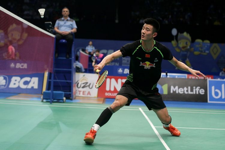 Pemain tunggal putra China, Chen Long bertanding melawan pemain tunggal putra India, Prannoy Haseena Sunil Kumar pada pertandingan perempat final BCA Indonesia Open Super Series Premier 2017 di Plenary Hall, Jakarta Convention Center, Jumat (16/6/2017). Chen Long gagal melaju ke semifinal setelah kalah dengan skor 18-21, 21-16, dan 19-21.