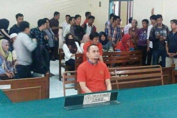 Mantan Kasat Narkoba Polres Belawan AKP Ichwan Lubis saat menjalani persidangannya di PN Medan, Kamis (26/1/2017). 