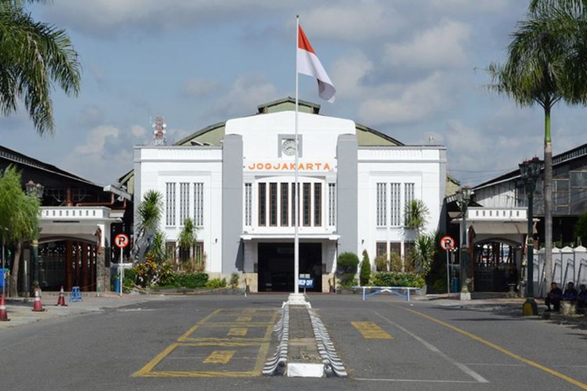 Stasiun Tugu Yogyakarta. Daftar kereta api tarif khusus go show keberangkatan dari Yogyakarta. Apa saja kereta api tarif go show dari Yogyakarta?