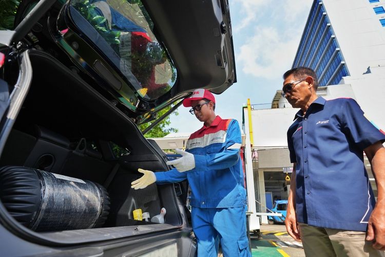 Komut PGN Pakai Mobil Bahan Bakar Gas, Bisa Switch Ke BBM