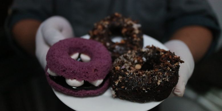 Brownies donut (brownut) megono, sebuah pastry khas Pekalongan. Megono hidangan khas Pekalongan yang memiliki citarasa gurih berpadu dengan manisnya brownies.
