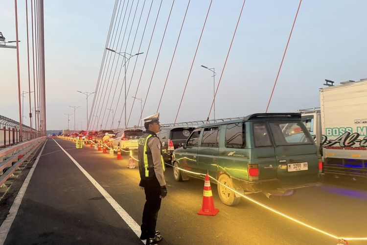 Terobos Jalur Mobil Jembatan Suramadu, 7 Pengendara Motor Ditilang