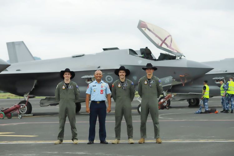 Jet tempur siluman F-35A milik Angkatan Udara Australia atau Royal Australian Air Force (RAAF) telah mendarat di Lanud Sam Ratulangi Manado, Sulawesi Utara, pada Kamis (14/9/2023). 
