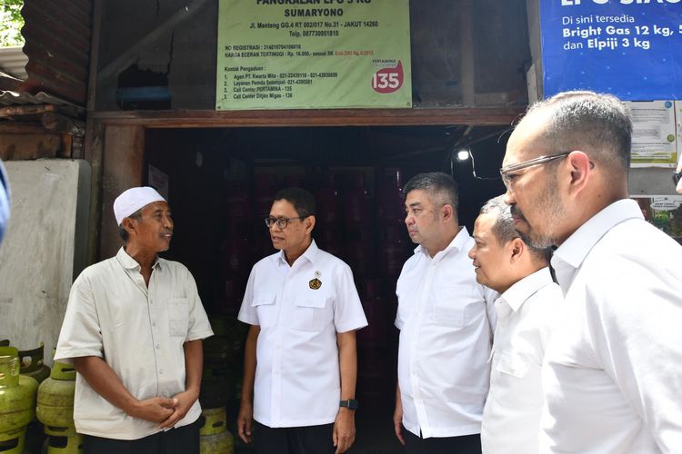 Kementerian Energi dan Sumber Daya Mineral (ESDM) bersama PT Pertamina (Persero) melakukan peninjauan ke lokasi suplai LPG di Stasiun Pengisian Bulk Elpiji (SPBE) Patra Trading Plumpang, Jakarta Utara, Selasa (5/2/2025).