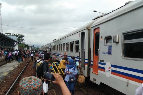 Kereta Galunggung Tiba di Tasikmalaya Langsung Diserbu Penumpang
