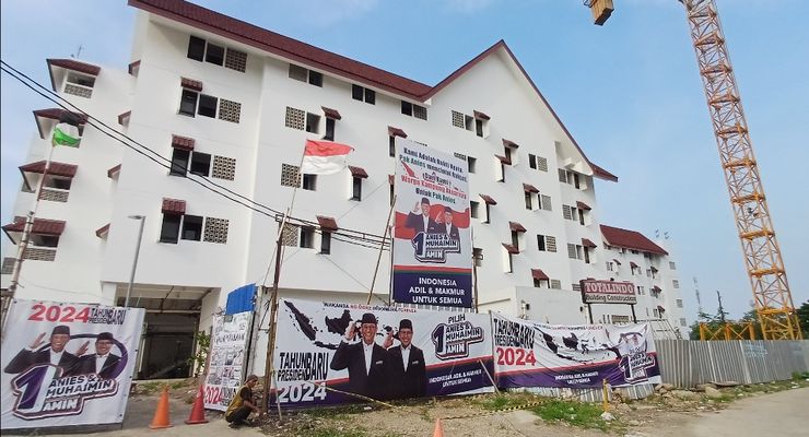 Turunkan Spanduk Bergambar Amin di Kampung Susun Akuarium, Warga: Kami Taati Aturan