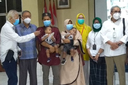 Setahun Dirawat di RSUP Medan, Bayi Kembar Siam Adam dan Aris Akhirnya Pulang ke Labuhanbatu