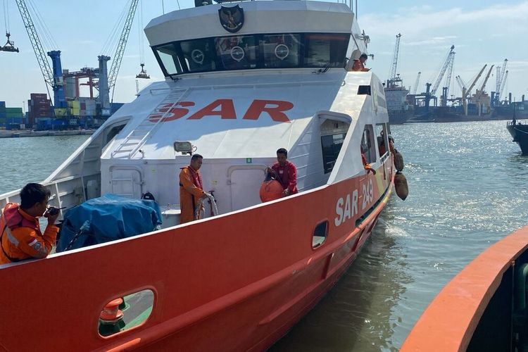 KN SAR 249 Permadi dikerahkan cari nelayan hilang di perairan Madura, Kamis (13/6/2024)