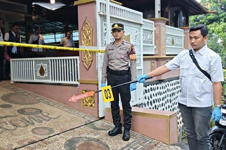 Kades di Lumajang Dibacok 15 Orang di Rumahnya