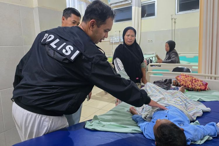 Perjuangan Sopir Ambulans Antar Korban Keracunan MBG Batang: Pakai Uang Pribadi, Bongkar Tabungan