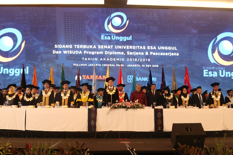 Acara wisuda program diploma, sarjana, dan pascasarjana Universitas Esa Unggul di Hotel Pullman Central Park, Jakarta Barat, Selasa (10/12/2019) lalu.