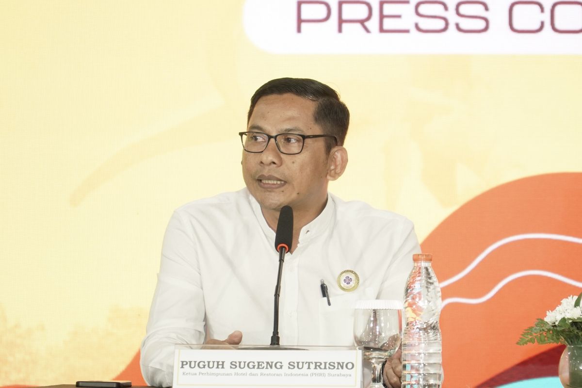 Ketua Harian PHRI Surabaya, Puguh Sugeng Sutrisno, saat di pusat informasi Piala Dunia U-17, Selasa (21/11/2023)