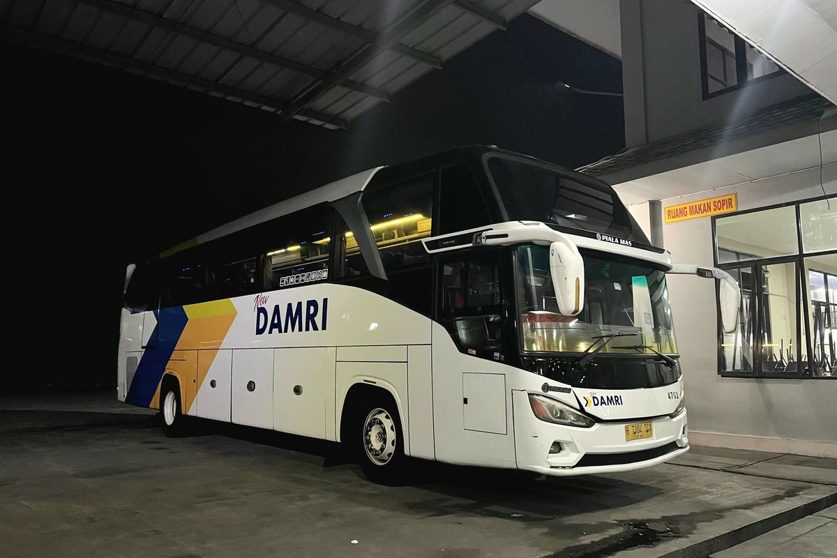 Bus DAMRI rute Yogyakarta-Bogor