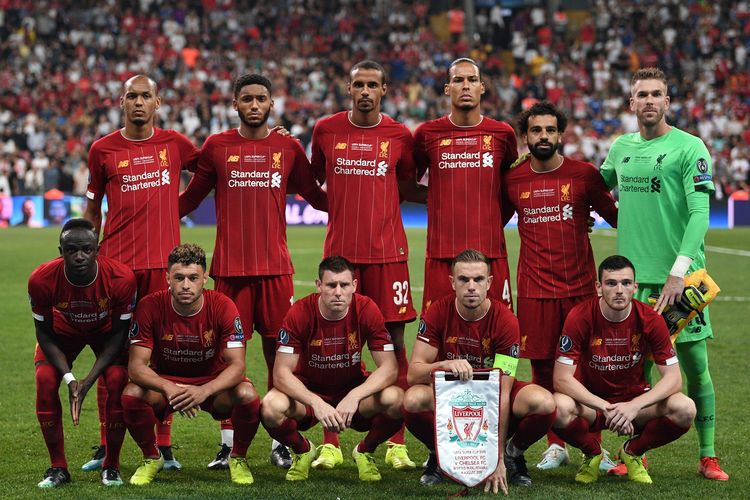 Tim Liverpool sesaat sebelum berlaga di salah satu pertandingan UEFA Super Cup 2019 melawan Chelsea, di Istambul, Turki, Rabu (14/8/2019).