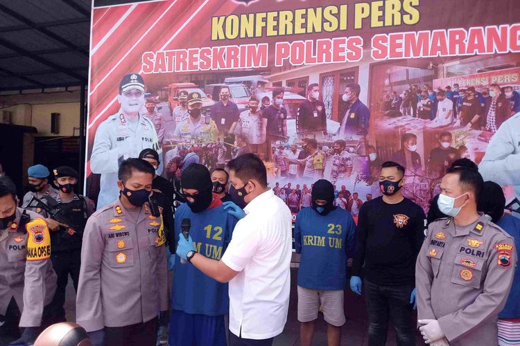 Tersangka pembunuh DF, Dicky diinterograsi Kapolres Semarang AKBP Ari Wibowo