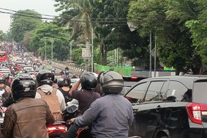 Cerita Warga Terobos Macet TB Simatupang demi Buka Puasa Bareng Keluarga