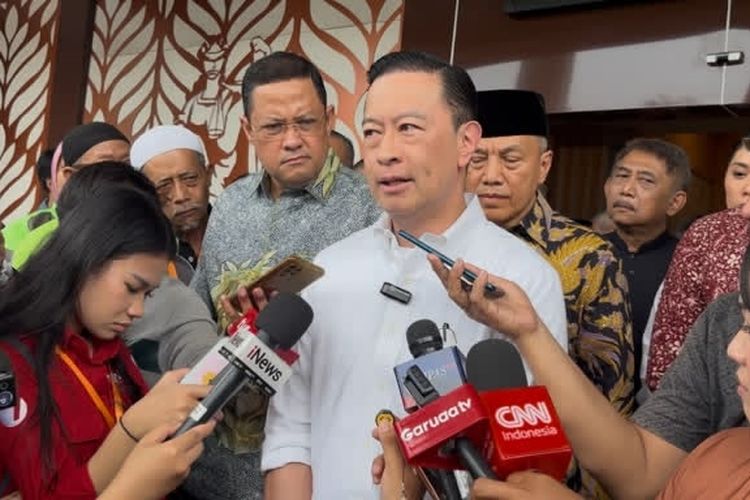 Tom Lembong Hadiri Sidang Nadiem Makarim, Komentari Bahasa Tubuh Jaksa-Hakim