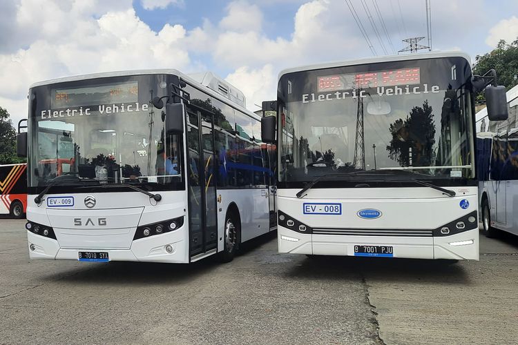 Bus listrik di Depo Transjakarta Kampung Rambutan, Ciracas, Jakarta Timur, Rabu (8/6/2022).