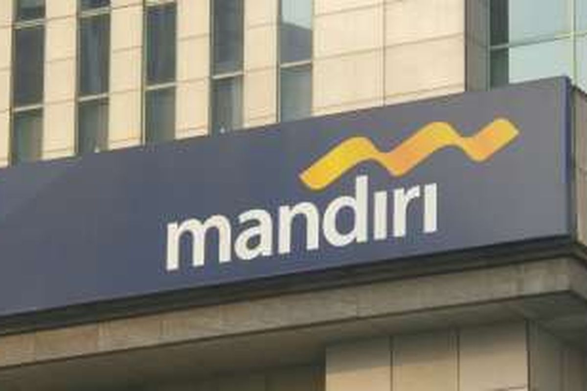 Logo Bank Mandiri di Plaza Mandiri, Jakarta.