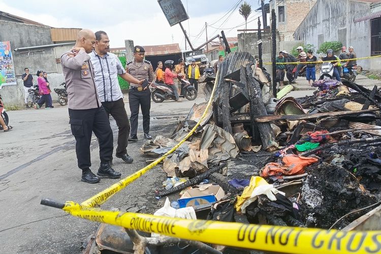 Kondisi terkini satu unit rumah yang terbakar di Jalan Nabung Surbakti, Kabanjahe, Kamis (27/6/2024). Akibat kebakaran ini, wartawan Tribratatv, Sempurna Pasaribu dan tiga anggota keluarganya menjadi korban.