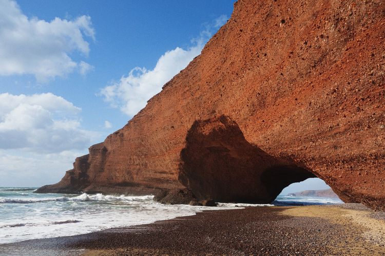 Pantai Legzira di Maroko