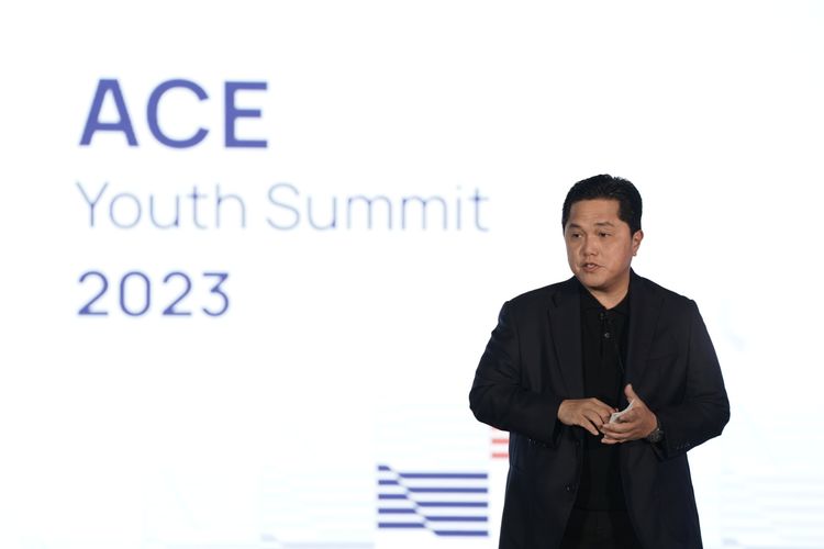 Menko Marves Ad Interim serta Menteri BUMN Erick Thohir saat The Asian Creative & Digital Economy Youth Summit (ACE-YS) di TMII, Jakarta, Sabtu (28/10/2023).