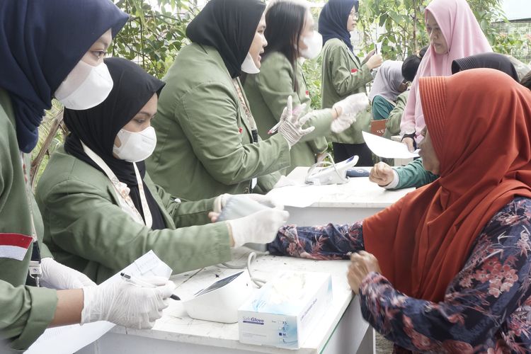 BEM Fakultas Ilmu Kesehatan UPN Veteran Jakarta menggelar kegiatan Fikes Mengabdi di Desa Sukamanah, Kecamatan Cibeber, Cianjur, Jawa Barat (25-27 Juli 2023).