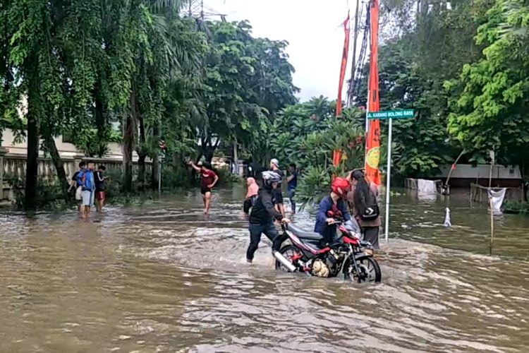 Banjir di Jalan Karang Bolong Raya, Ancol, Pademangan, Jakarta Utara, Selasa (25/2/2020)