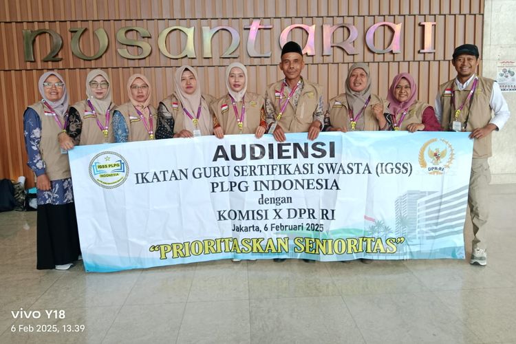 Sejumlah guru yang tergabung dalam Ikatan Guru Sertifikasi Swasta Pendidikan dan Latihan Profesi Guru (IGSS PLPG) Indonesia mendatangi Komisi X Bidang Pendidikan DPR RI pada Kamis (6/2/2025).
