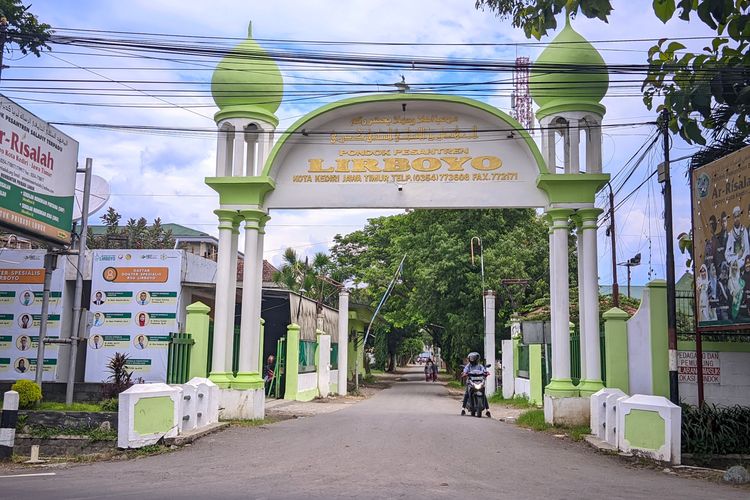 Sejarah Pondok Pesantren Lirboyo dan Profil Singkat KH Abdul Karim