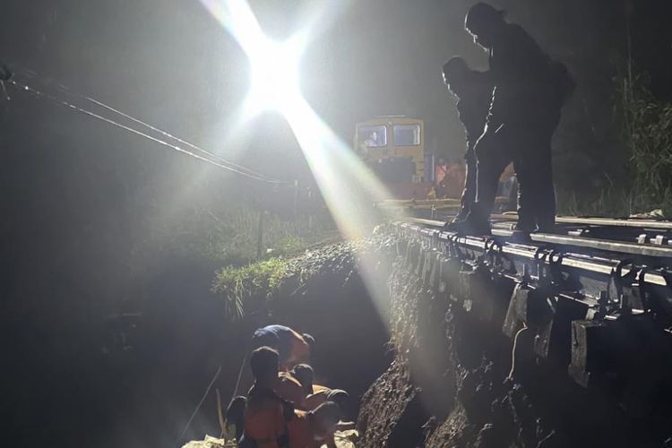 6 Perjalanan KA Siliwangi Dibatalkan akibat Jalur Tergerus, KAI Siapkan Refund 100 Persen