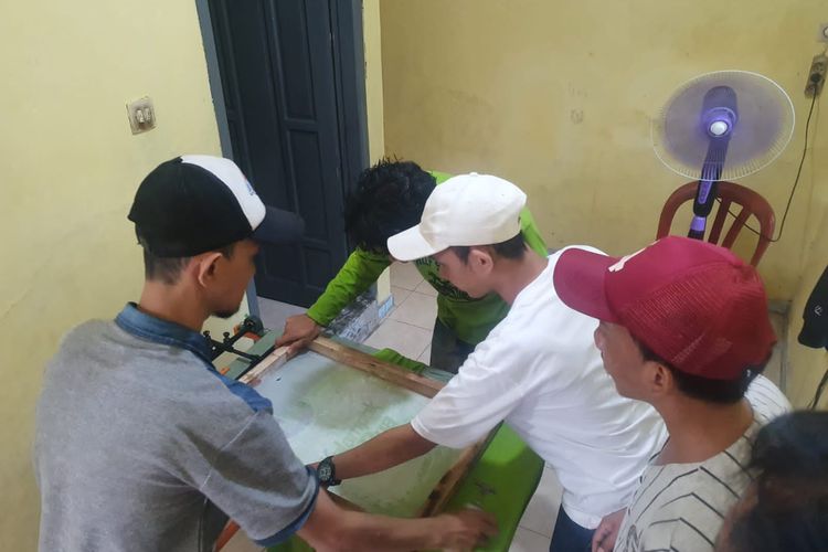 Kelurahan Kampung Rawa, Johar Baru, Jakarta Pusat, menggelar pelatihan sablon kaos untuk para mantan pecandu narkoba di Kantor Kelurahan Kampung Rawa, Rabu (7/9/2022).