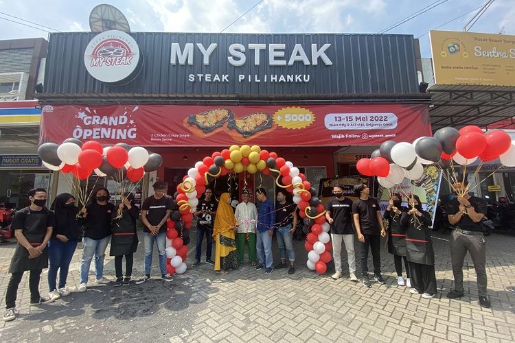 Salah satu mitra Steak Indonesia di yang berhasil membuka bisnis franchise dengan nama My Steak di Gresik, Jawa Timur. 
