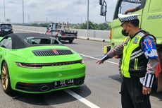 Aksi Kebut-kebutan, Porsche Tabrak Grand Livina di Jalan Tol 