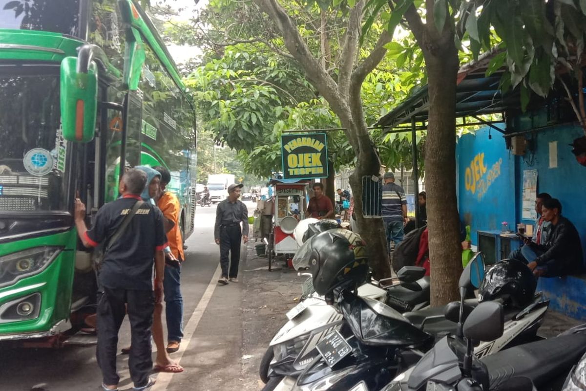 Pangkalan ojek Taspen di Kota Malang, Jawa Timur. 