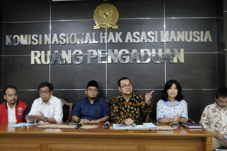 Komisi Nasional Hak Asasi Manusia (Komnas HAM) membentuk Tim Gabungan Pencari Fakta (TGPF) atas kasus penyiraman air keras terhadap penyidik Komisi Pemberantasan Korupsi (KPK) Novel Baswedan.  Komisioner Komnas HAM Maneger Nasution mengatakan, tim tersebut dibentuk bersama sejumlah perwakilan organisasi masyarakat sipil antikorupsi.