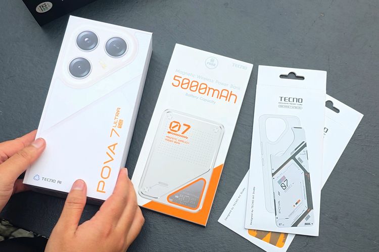 Paket pembelian HP Tecno Pova 7 Ultra terdiri dari dua boks. Boks pertama berisi smartphone dan kelengkapannya. Boks kedua berisi magnetic wireless powerbank 5.000 mAh. Setiap pembelian Tecno Pova 7 juga mendapatkan gift magnetic card.