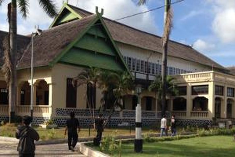 Kompleks Istana Kesultanan Bima atau Museum Asi Mbojo di Kota Bima, Nusa Tenggara Barat, Selasa (9/6/2015). 