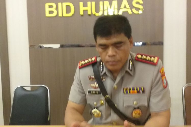 Kabid Humas Polda Riau Kombes Sunarto saat diwawancarai wartawan di Polda Riau terkait kasus polisi tikam polisi di Riau, Rabu (21/12/2022).
