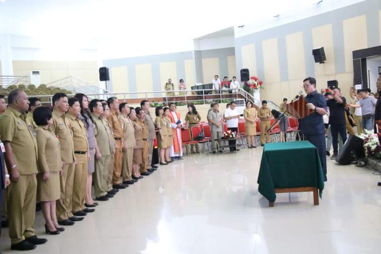 Sebanyak 199 ASN pejabat struktural dan 65 kepala sekolah SMA/SMK/SLB di lingkungan Pemprov Sulut yang digelar di Auditorium Mapalus, Kantor Gubernur Sulut, Selasa (7/1/2019).