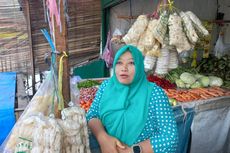 Tumpukan Sampah di Bahu Jalan Bikin Macet, Pedagang Pasar Rubuh: Orang Mau Belanja Jadi Susah